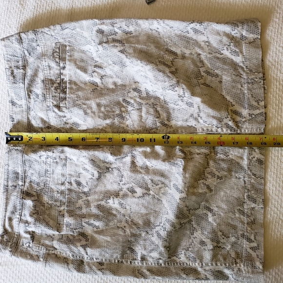 Chico's Snakeskin Print Straight Short Casual Skirt Women's Sz 1.5 - Picture 7 of 7